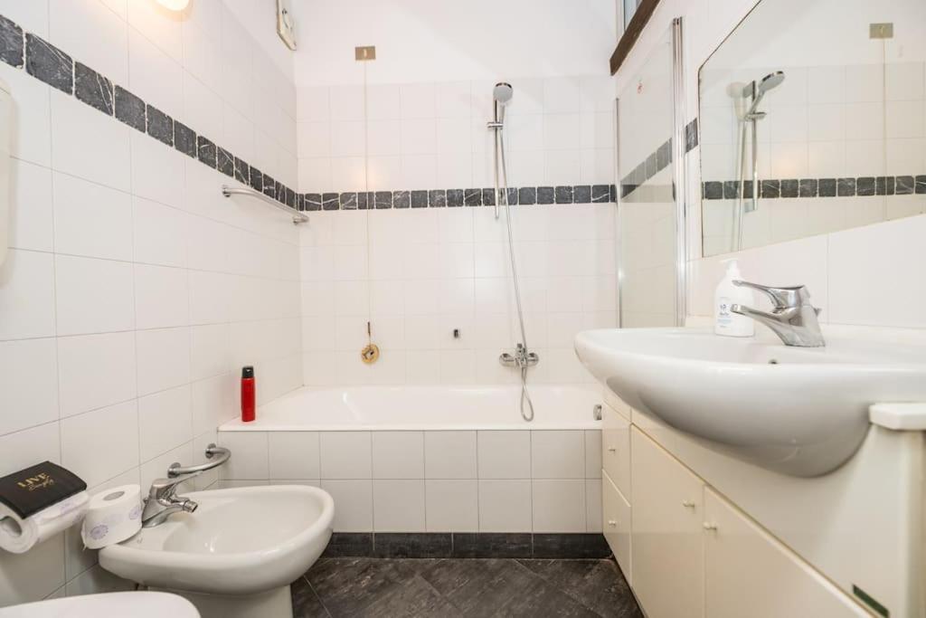 Wonderful Two Floors Apartment 밀라노 외부 사진
